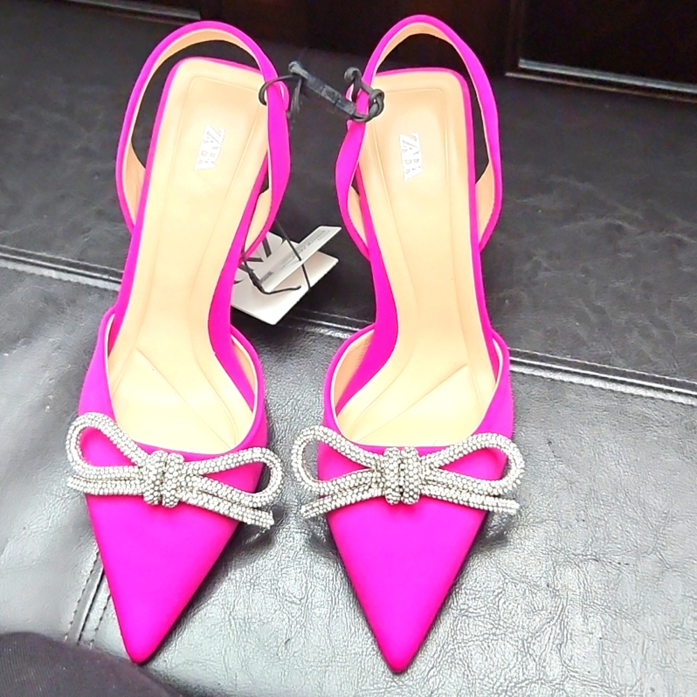 Gorgeous Size 7 Hot Pink Heels